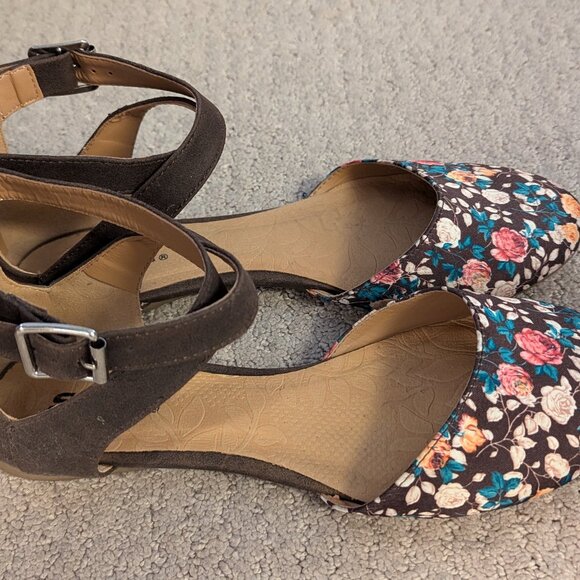 Brown and floral zipper back, ankle strap flats - Sz 8 - Picture 3 of 9